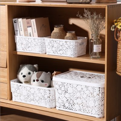 Plastic baskets with colorful engravings (2)