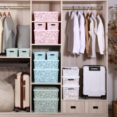 Plastic baskets with colorful engravings (6)